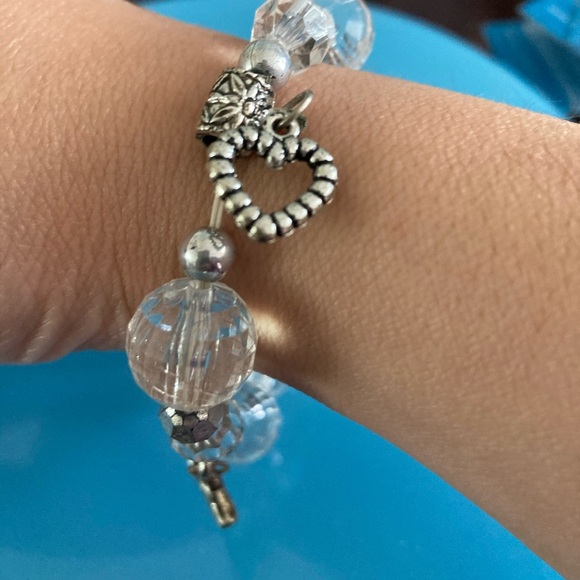 Assorted bracelet bundle - Picture 9 of 9